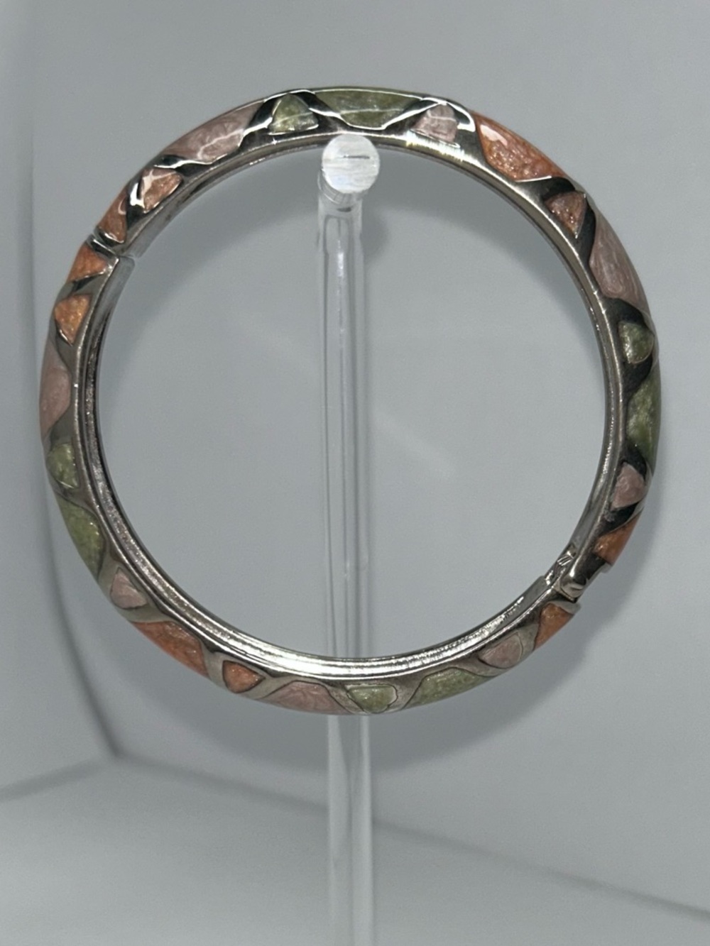 Tri-Tone Leaf Pattern Bangle Bracelet - Multi-Color